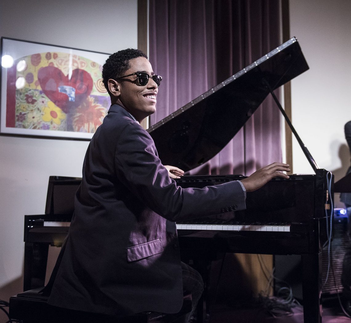 Meet the 18-Year-old Blind Piano Player Who is So Talented, Scientists